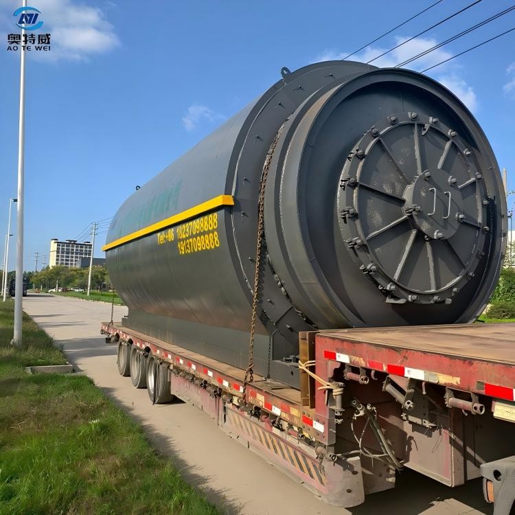 Batch‑waste‑plastic‑pyrolysis‑reactor‑truck Batch‑waste‑plastic‑pyrolysis‑reactor‑truck