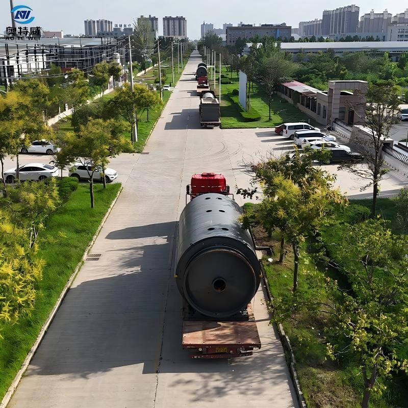 Waste plastic tire pyrolysis reactor loading for shipment Waste plastic tire pyrolysis reactor loading for shipment